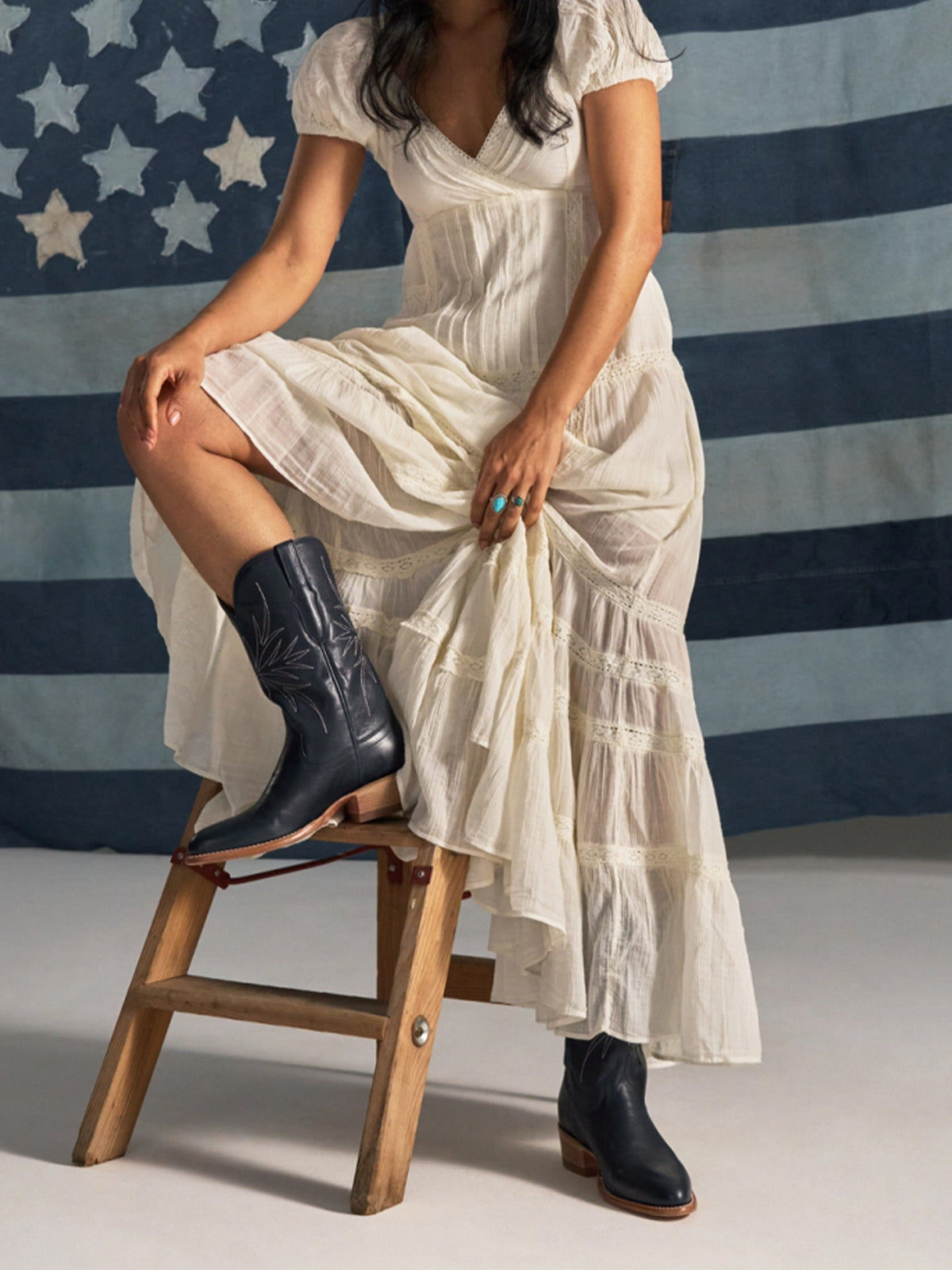 Dark Blue Round-Toe Chic Embroidery Classic Ankle Cowgirl Boots