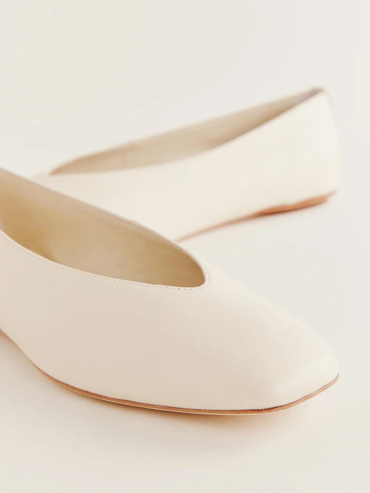 Sleek Square-Toe Classic Slip-On Ballet Flats – Cream