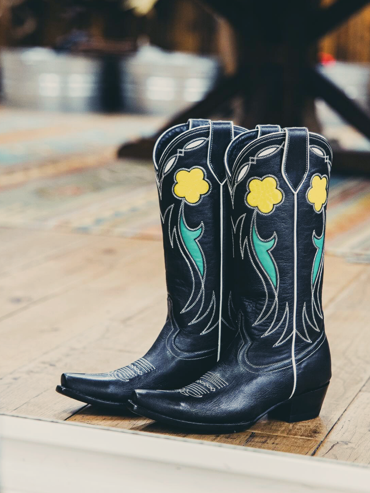 Black Snip-Toe Stitch Flower Inlay Mid Calf Western Boots Wide Calf Cowgirl Boots