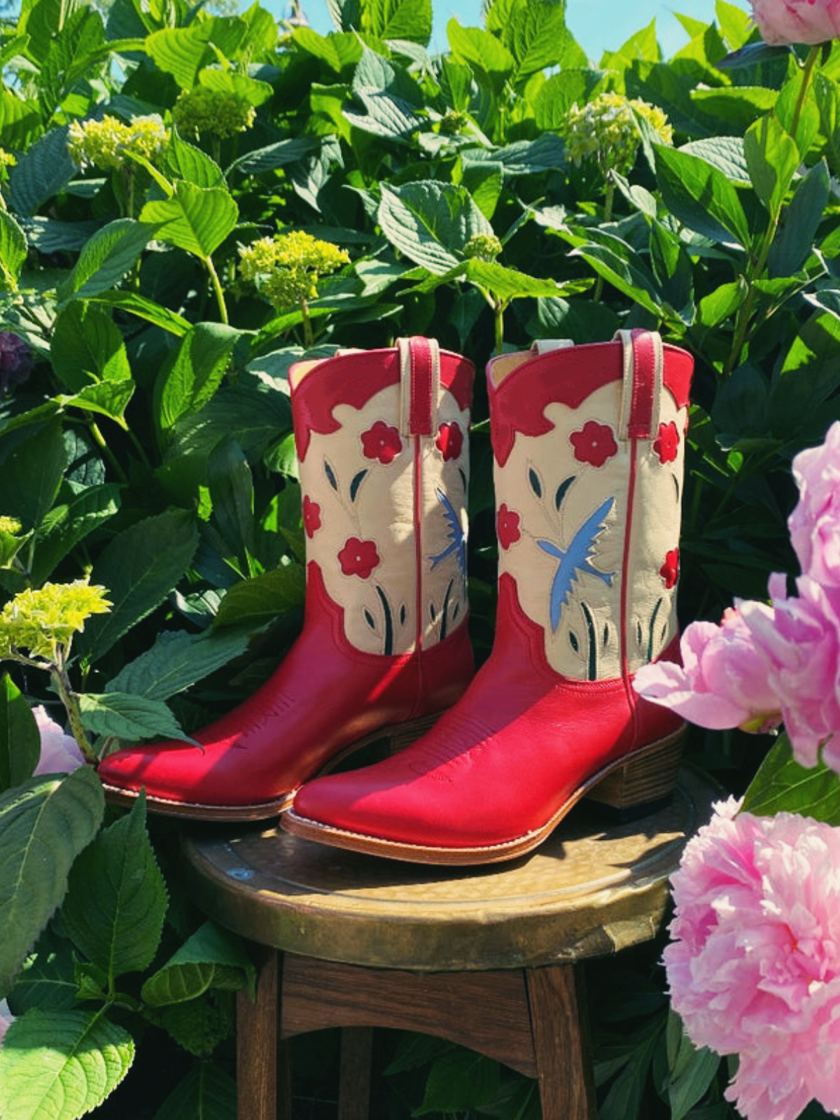 Contrast Red And Ivory Pointed-Toe Wide Mid Calf Cowgirl Boots With Flower Inlay