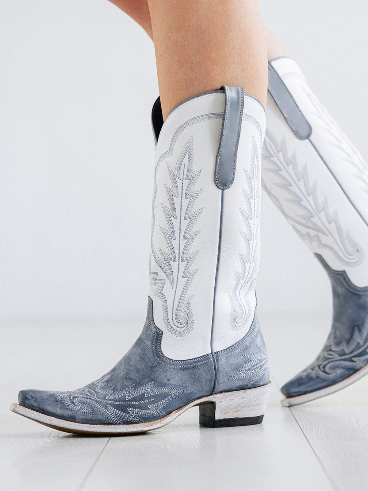 Contrast White And Dusty Blue Snip-Toe Chic Embroidery Mid Calf Cowgirl Boots