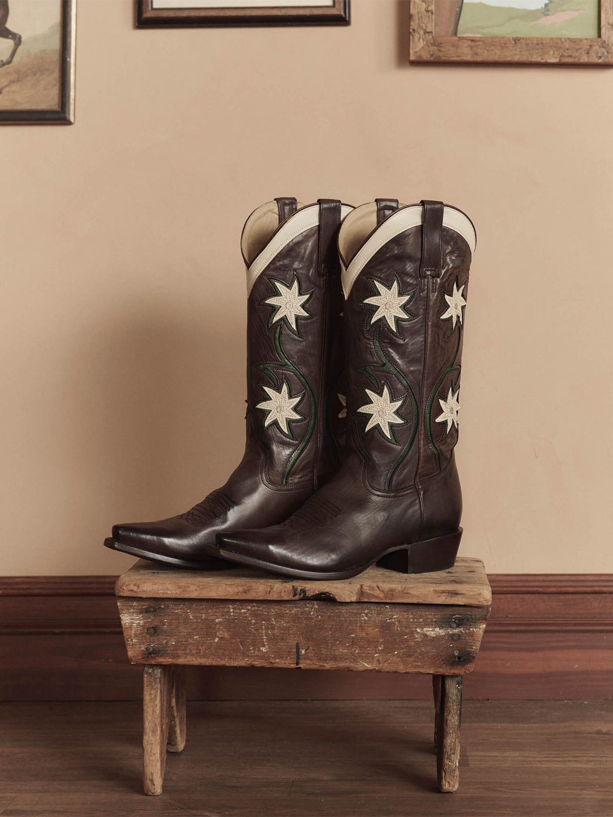 Brown Snip-Toe Floral Inlays And Stitch Mid Calf Cowgirl Boots