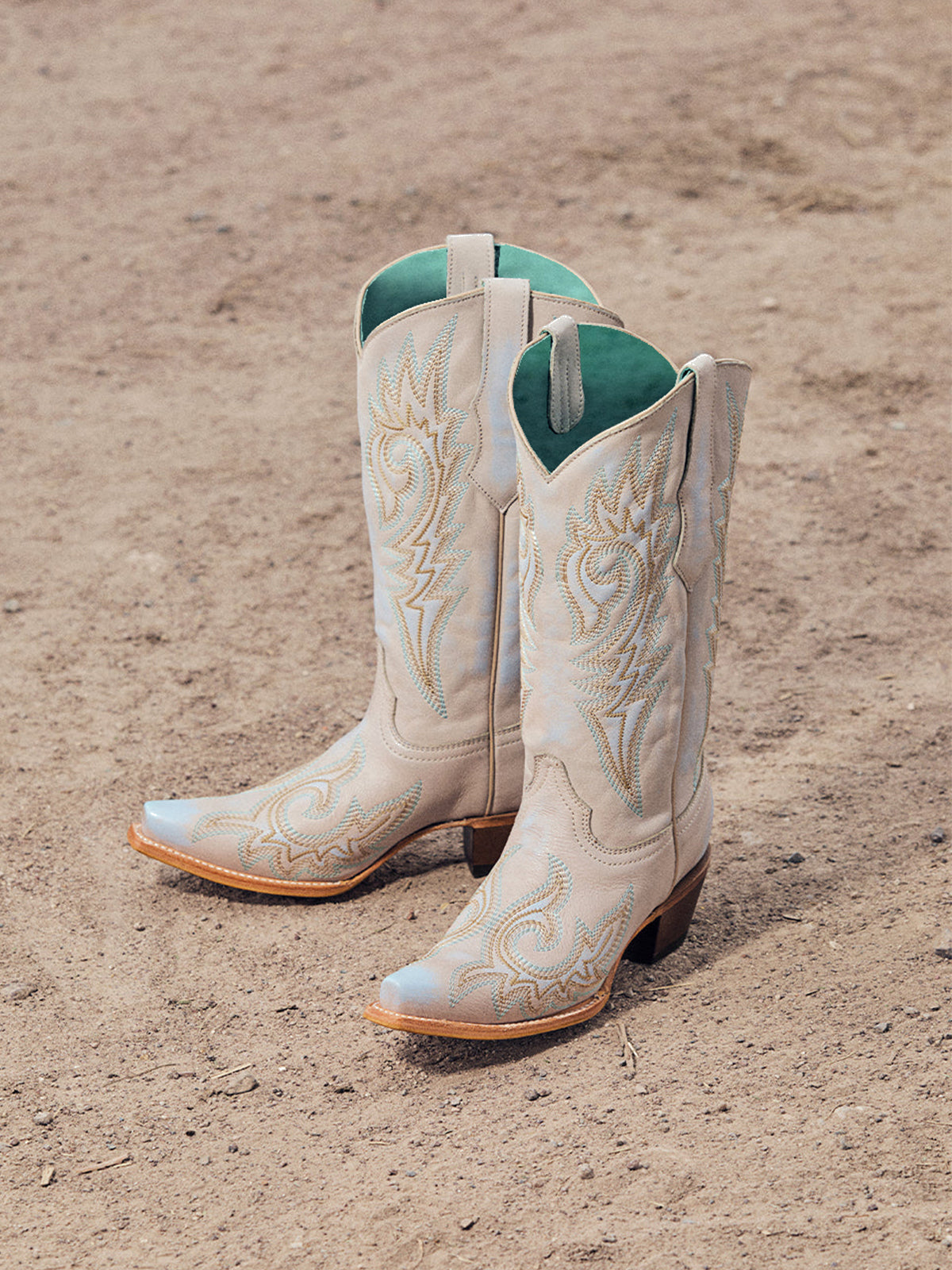 Offwhite Snip-Toe Flame Embroidery Mid Calf Classic Cowgirl Boots
