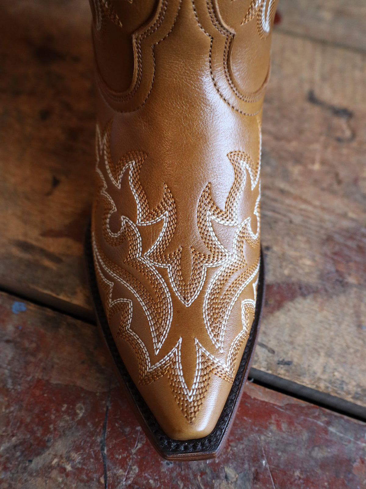 Tan Snip-Toe Classic Embroidery Western Mid Calf Cowgirl Boots