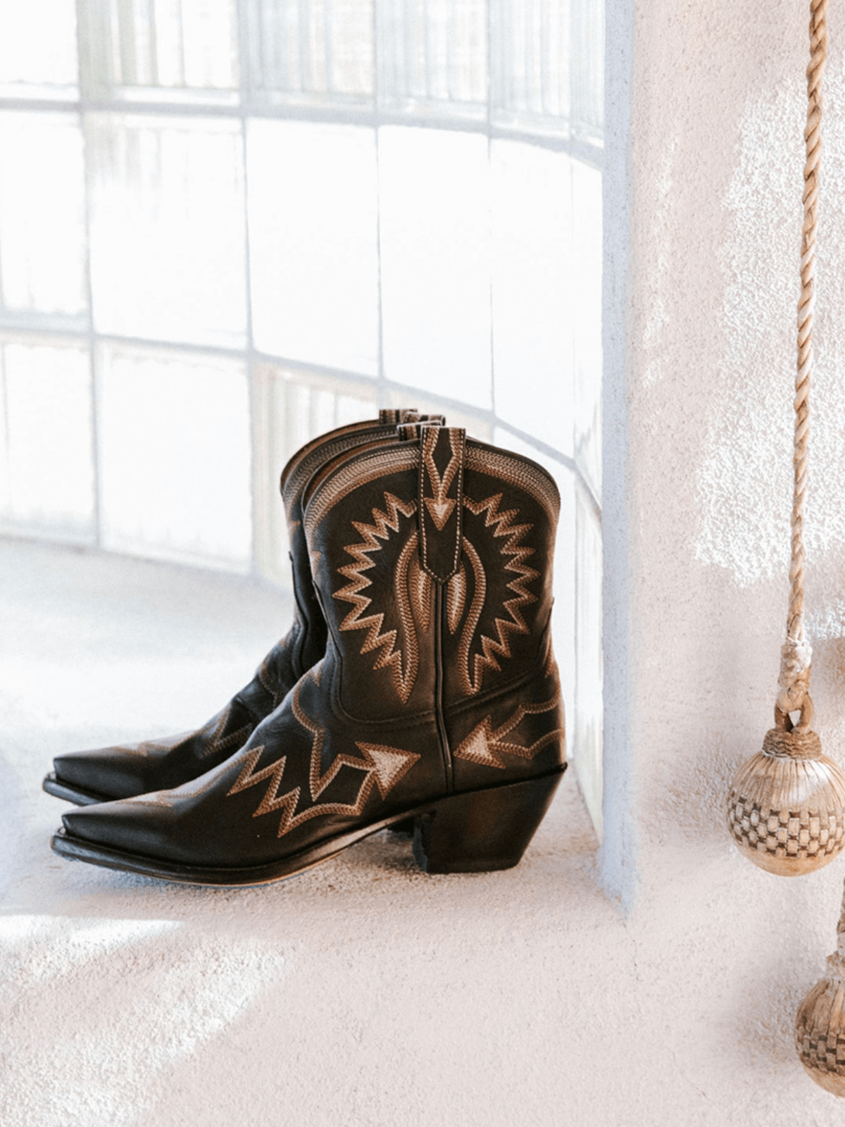 Jagged Embroidery Snip-Toe Wide Mid Calf Cowgirl Boots - Black