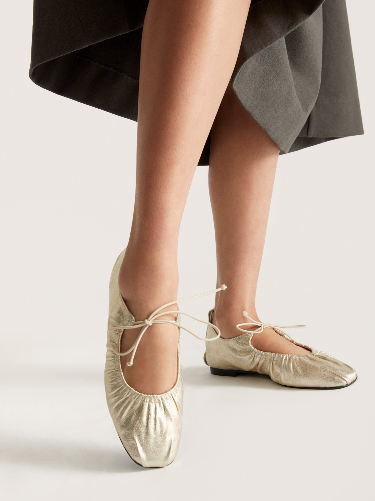 Metallic Gold Tied Bow Shirring Round Toe Ballet Flats