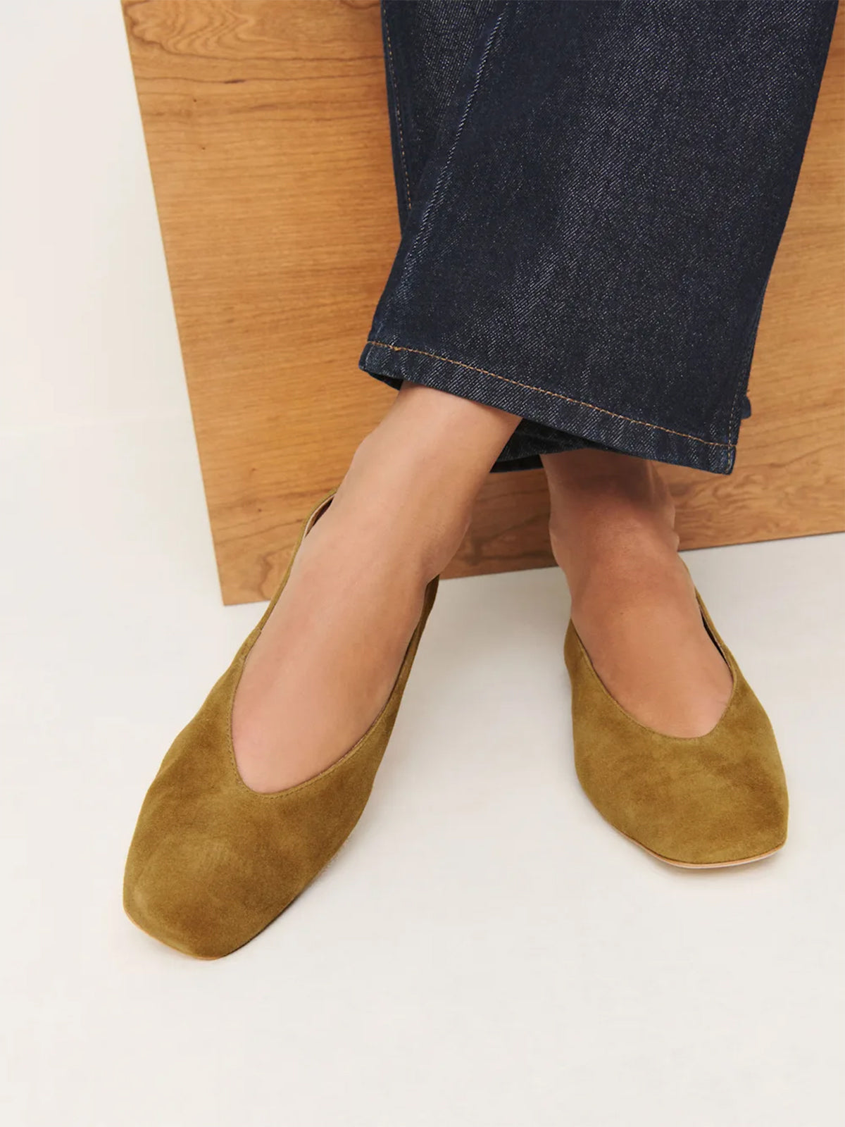 Sleek Square-Toe Classic Slip-On Ballet Flats – Brown Faux Suede