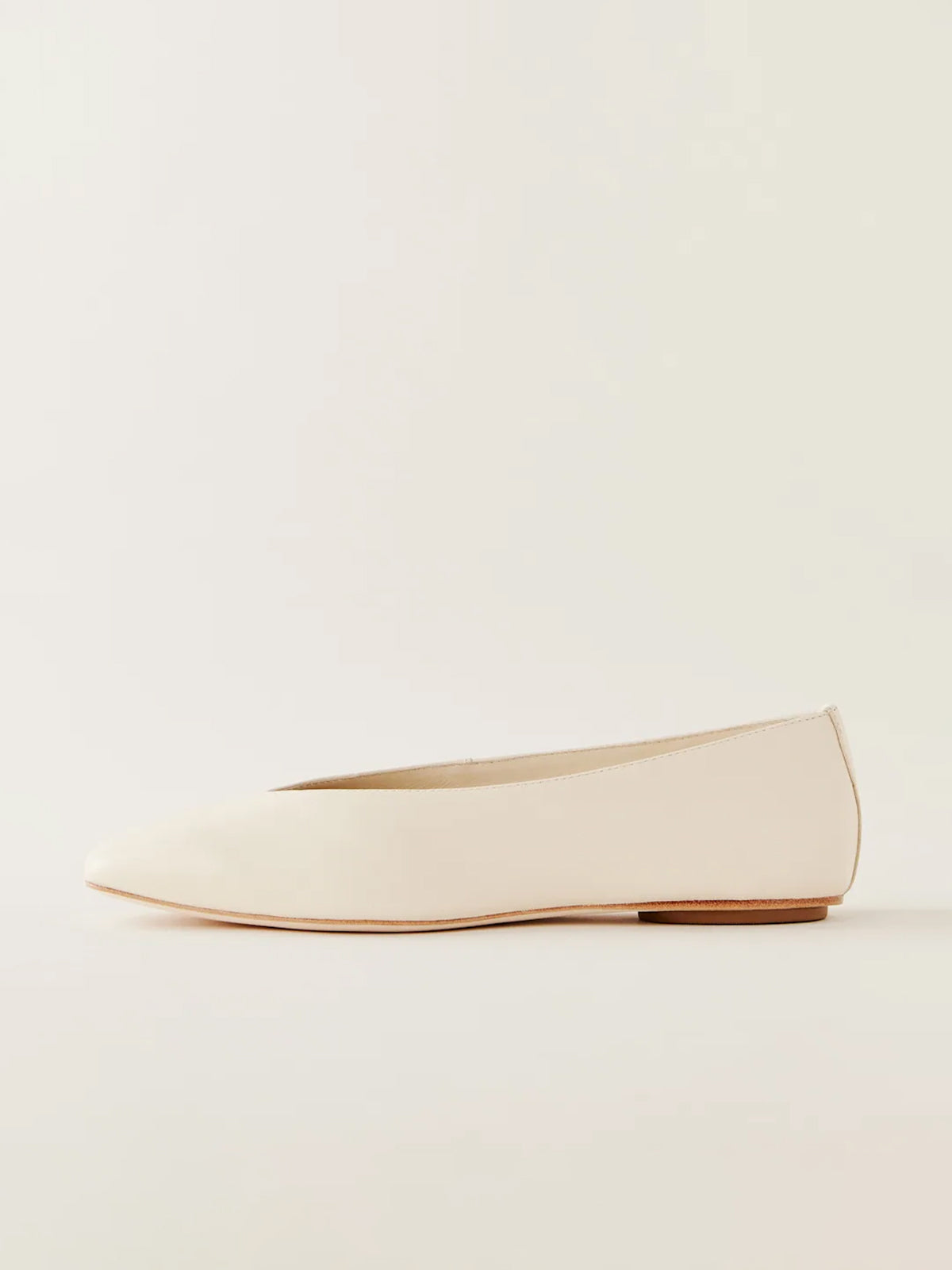Sleek Square-Toe Classic Slip-On Ballet Flats – Cream