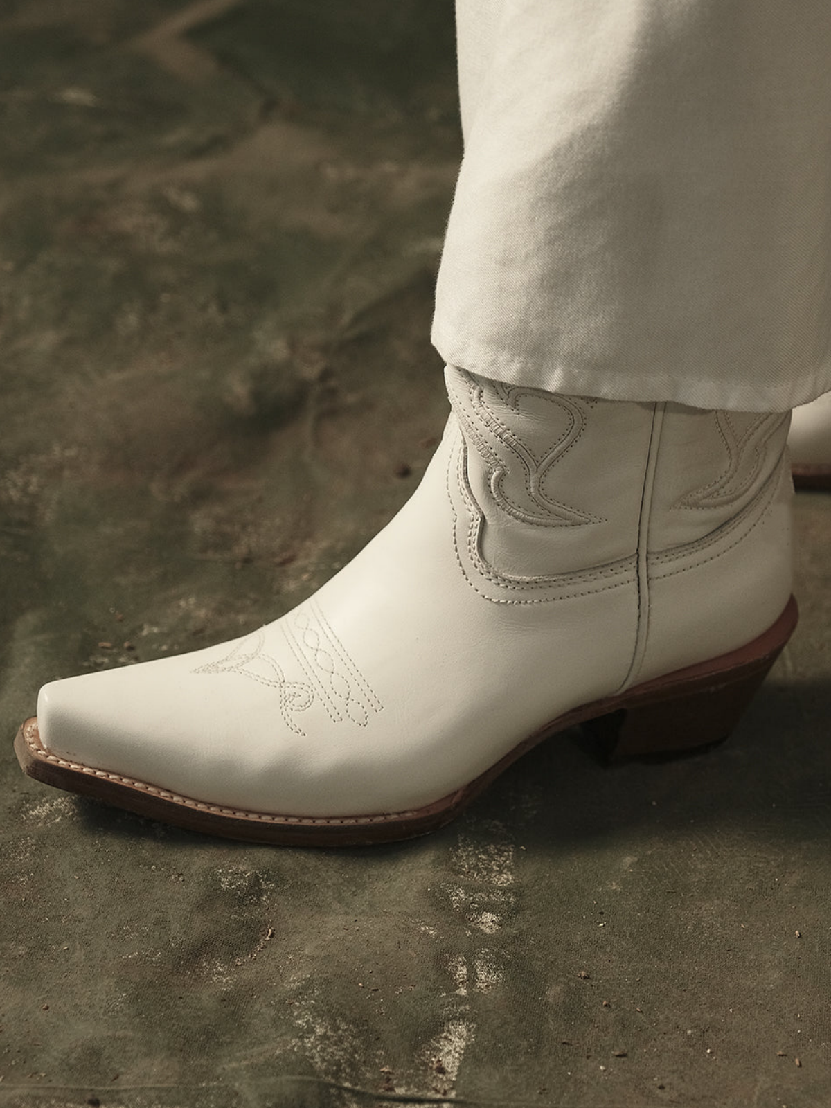 White Snip-Toe Embroidery Wide Mid Calf Cowboy Boots For Women