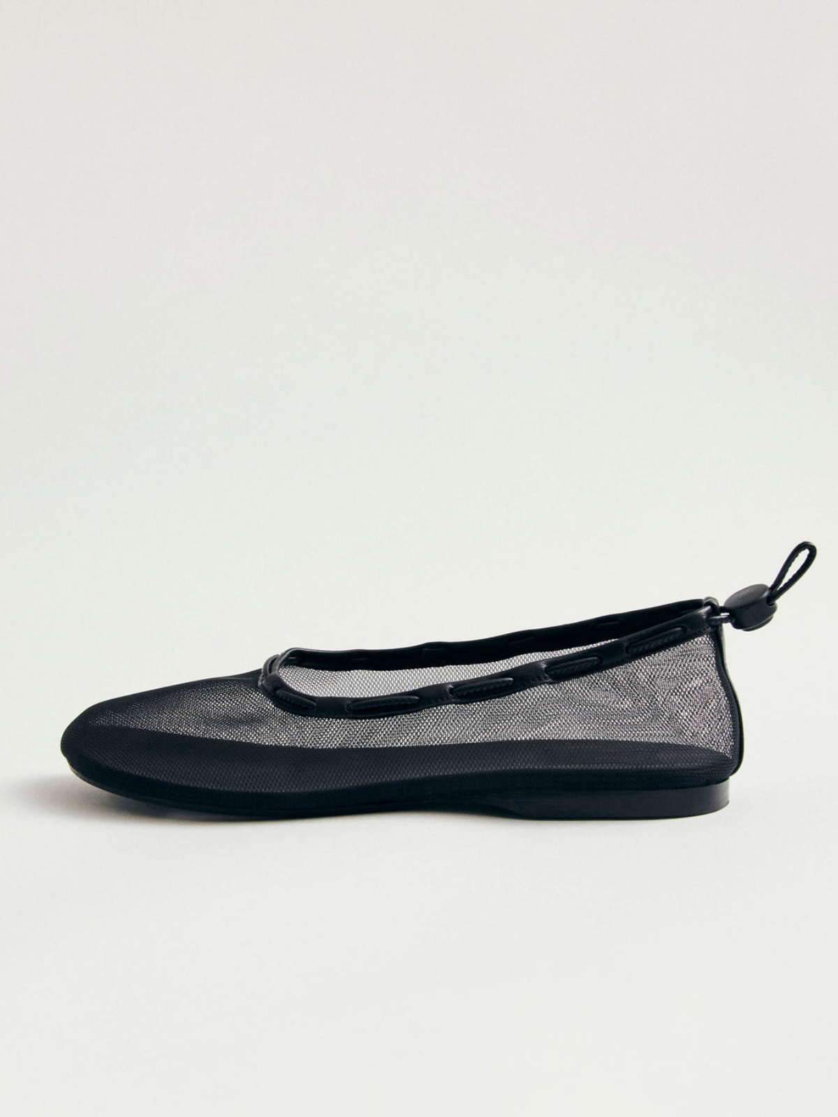 Drawstring Round-Toe Ballet Flats In Black Mesh