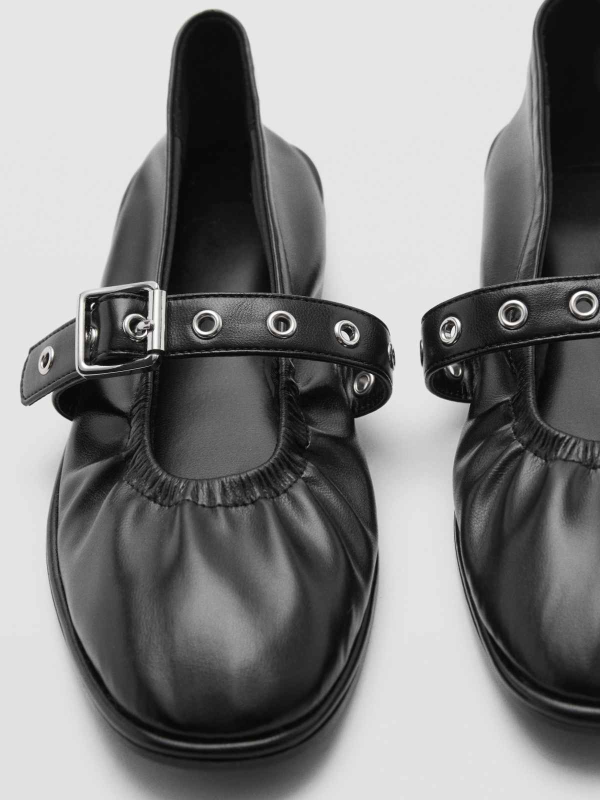 Black Round-Toe Strap Closure With Buckle Ballet Flats