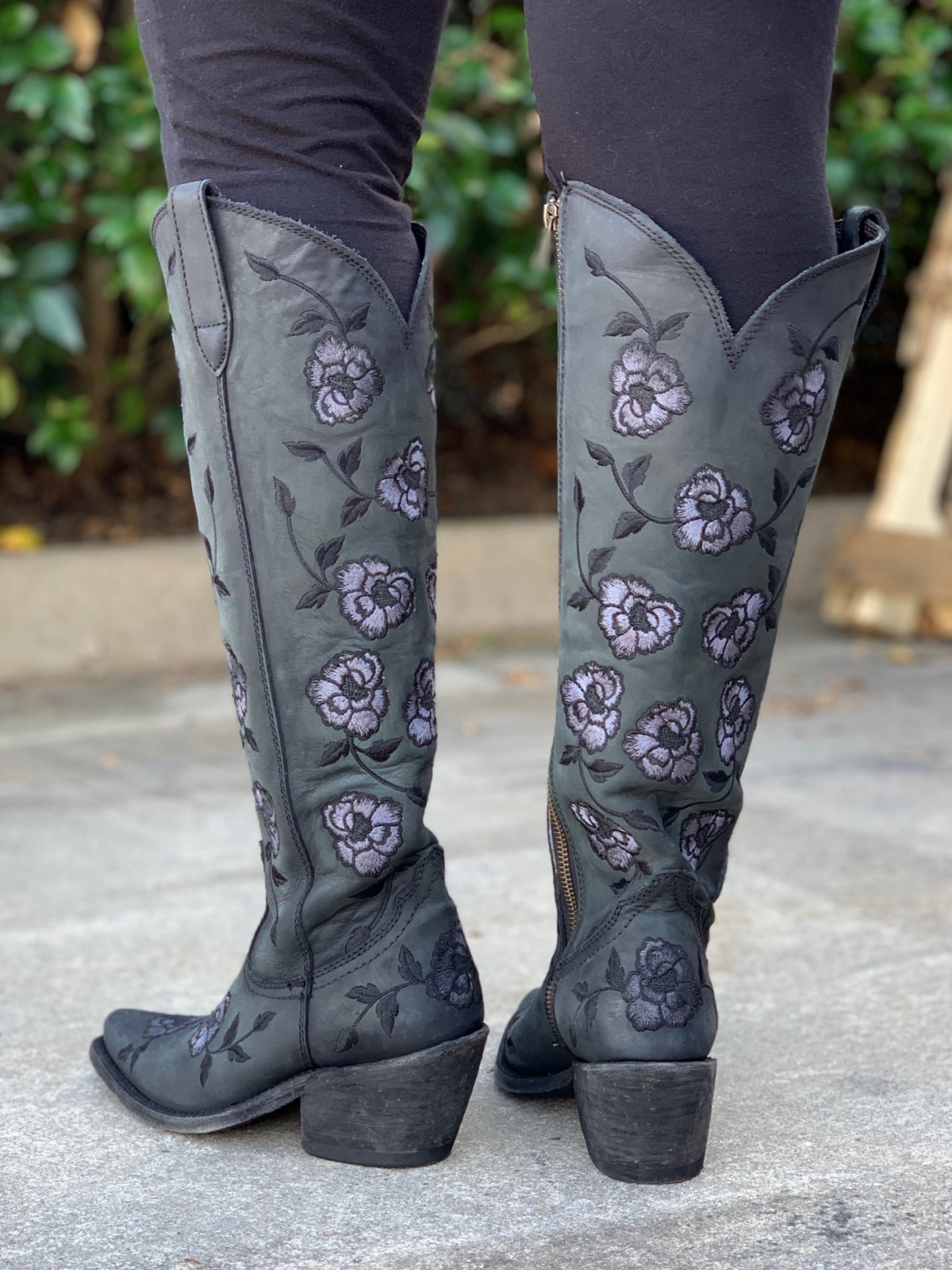 Floral And Leaves Embroidery Almond-Toe Full-Zip Mid Calf Cowgirl Boots - Black