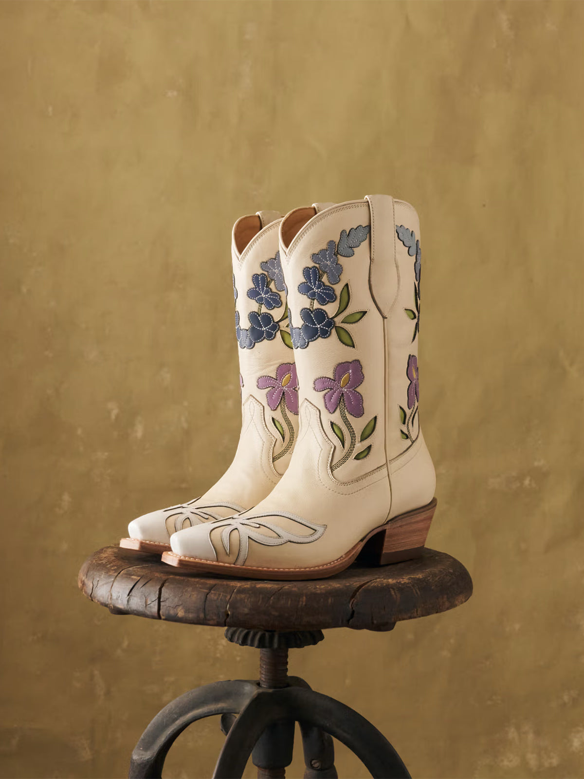 Bone Snip-Toe Flower Applique Mid Calf Pull On Cowgirl Boots