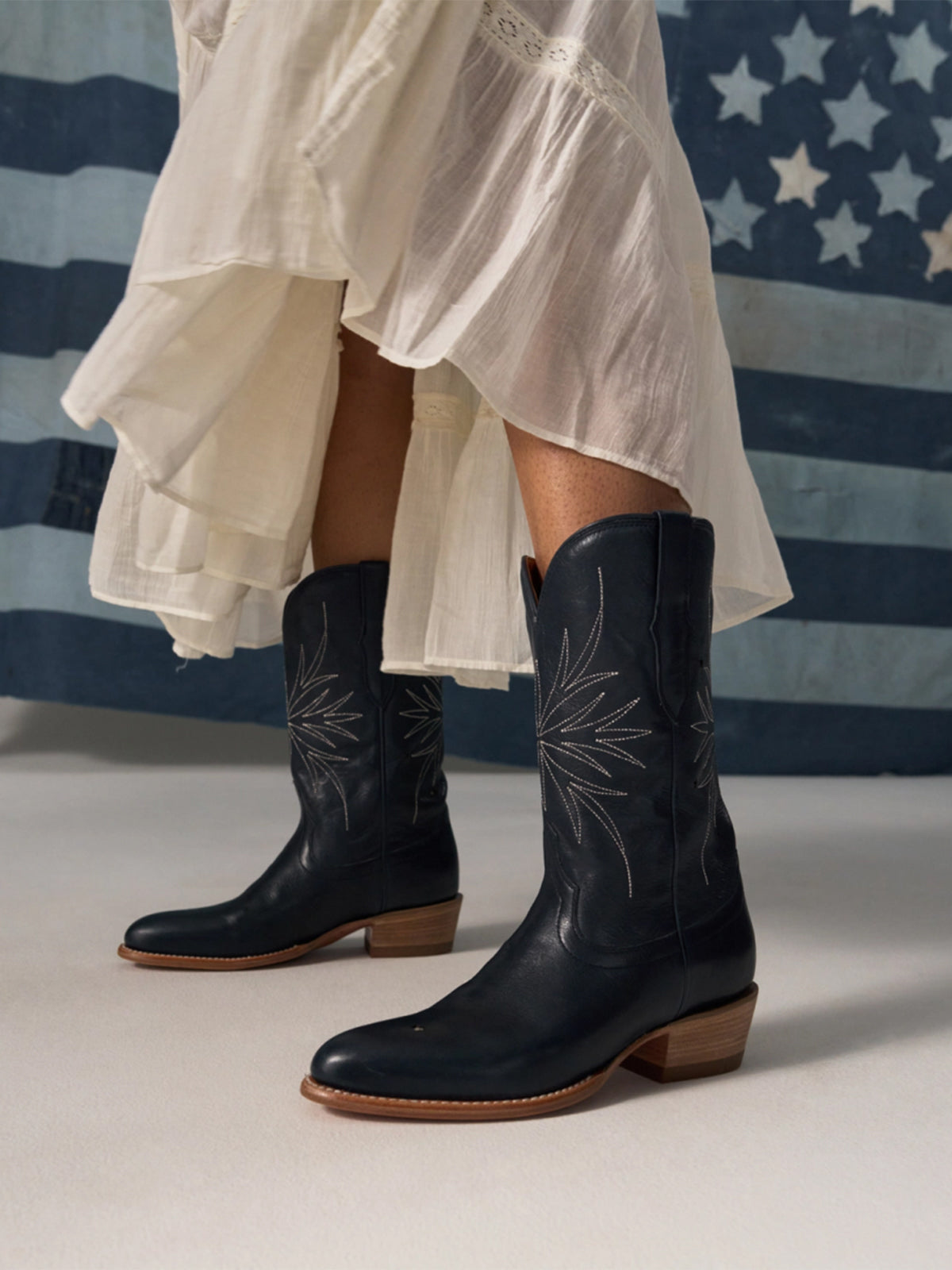 Dark Blue Round-Toe Chic Embroidery Classic Ankle Cowgirl Boots