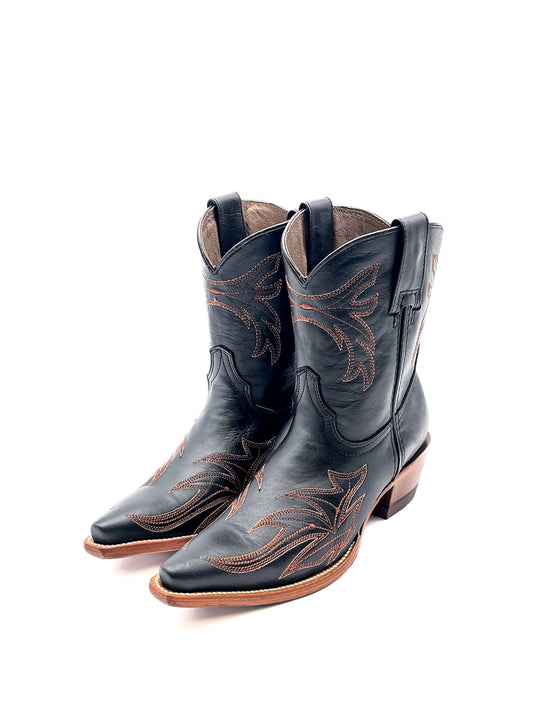 Black Snip-Toe Classic Embroidery Ankle Cowgirl Booties