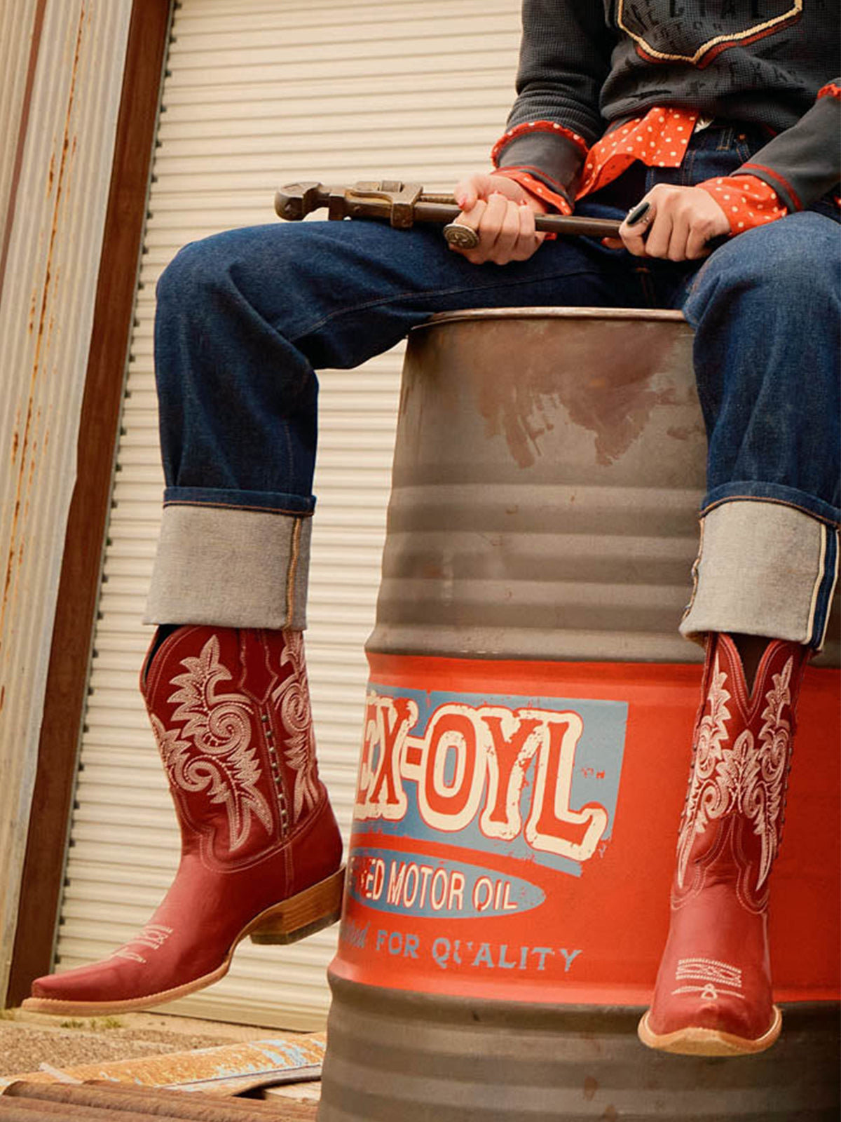 Snip-Toe Chic Embroidery And Side Studs Ankle Cowgirl Boots - Red