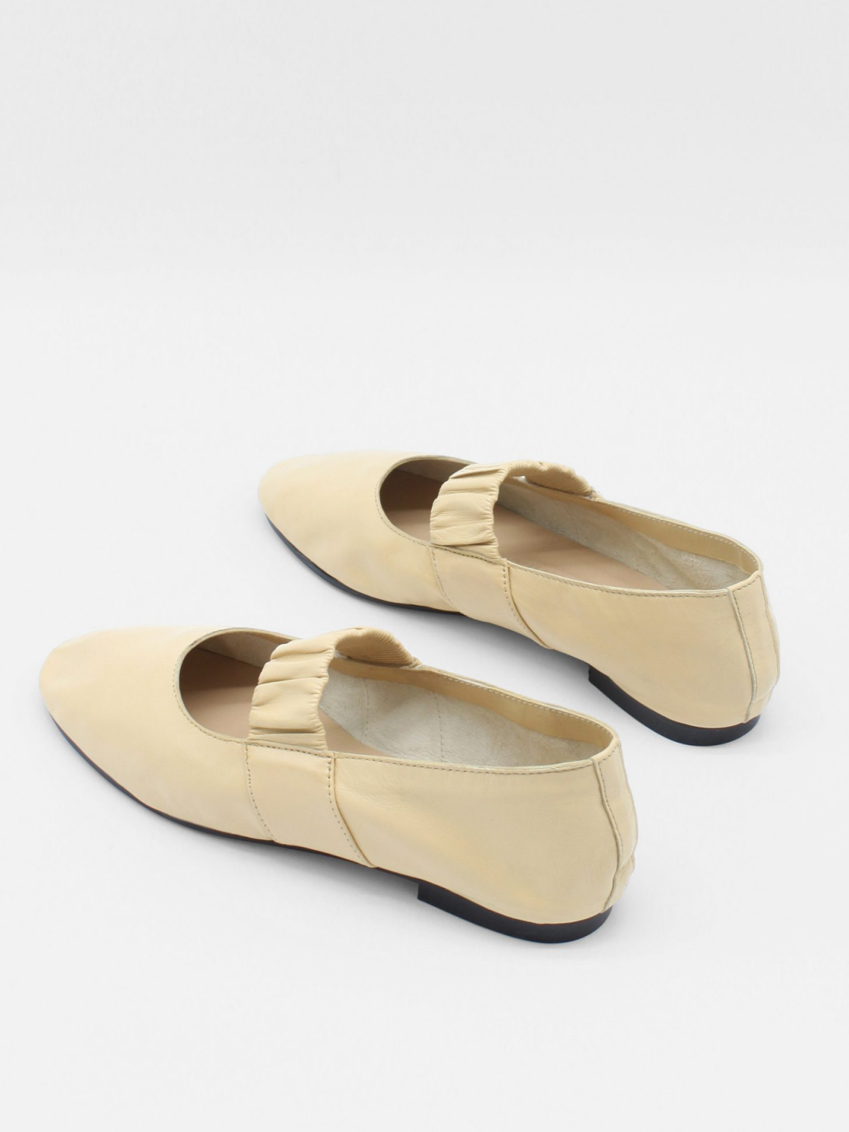 Sand Round-Toe Mary Janes Flat Shoes With Gathered Elastic Band