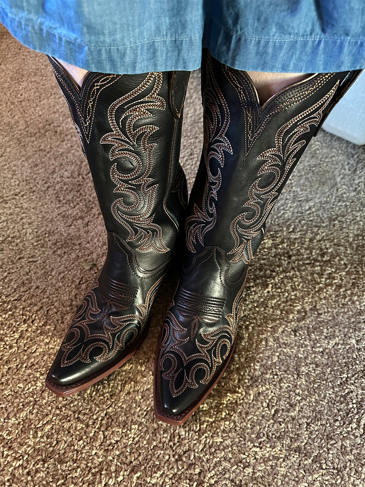 Black Snip-Toe Western Embroidery Mid Calf Cowgirl Boots For Women