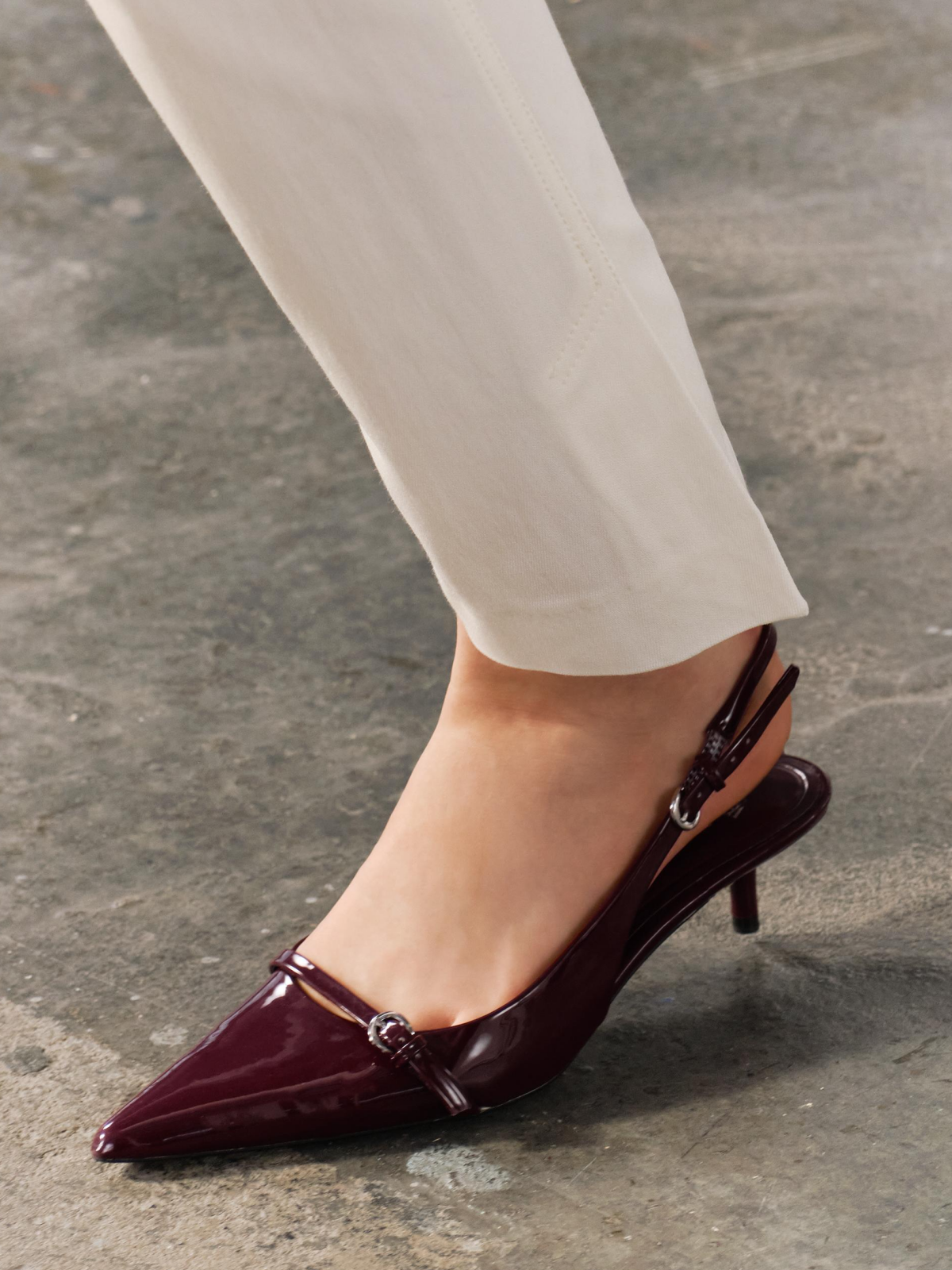 Patent Maroon Kitten Heels Slingback Courts Scarpin Pumps with Buckled Strap