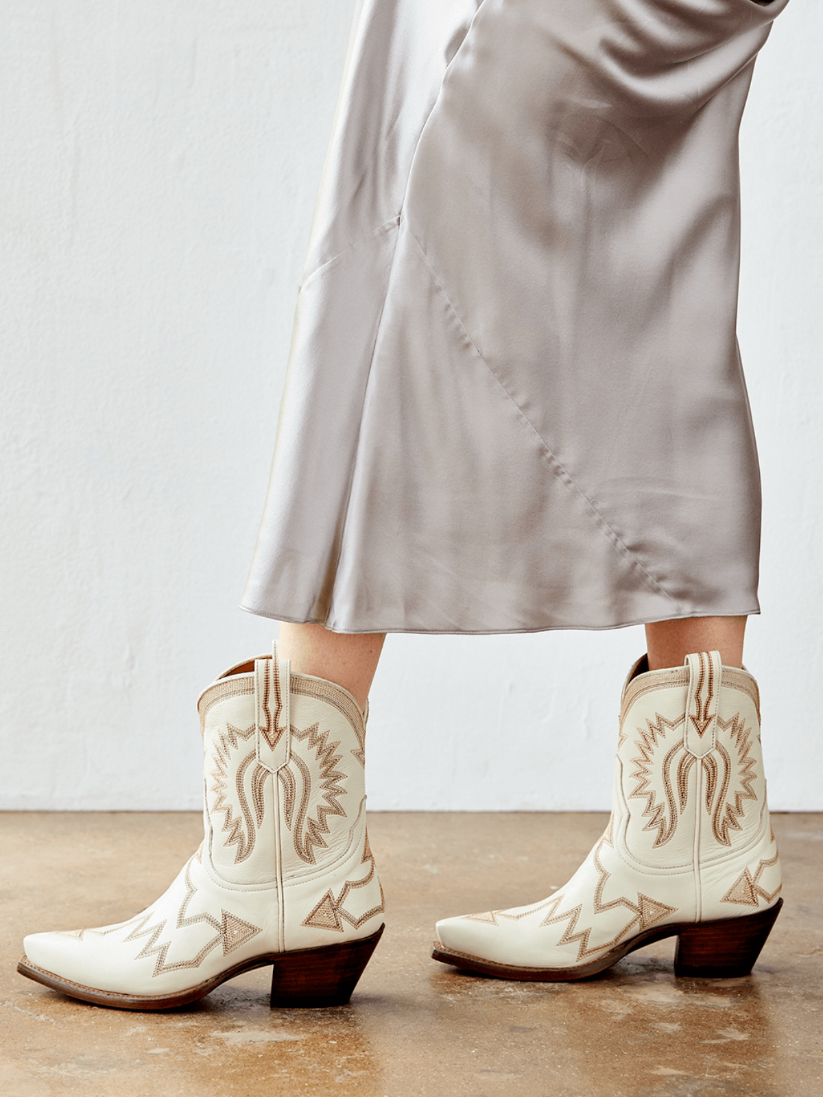 Jagged Embroidery Snip-Toe Wide Mid Calf Cowgirl Boots - Cream