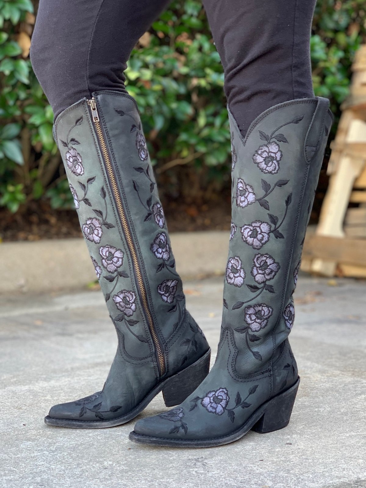 Floral And Leaves Embroidery Almond-Toe Full-Zip Mid Calf Cowgirl Boots - Black