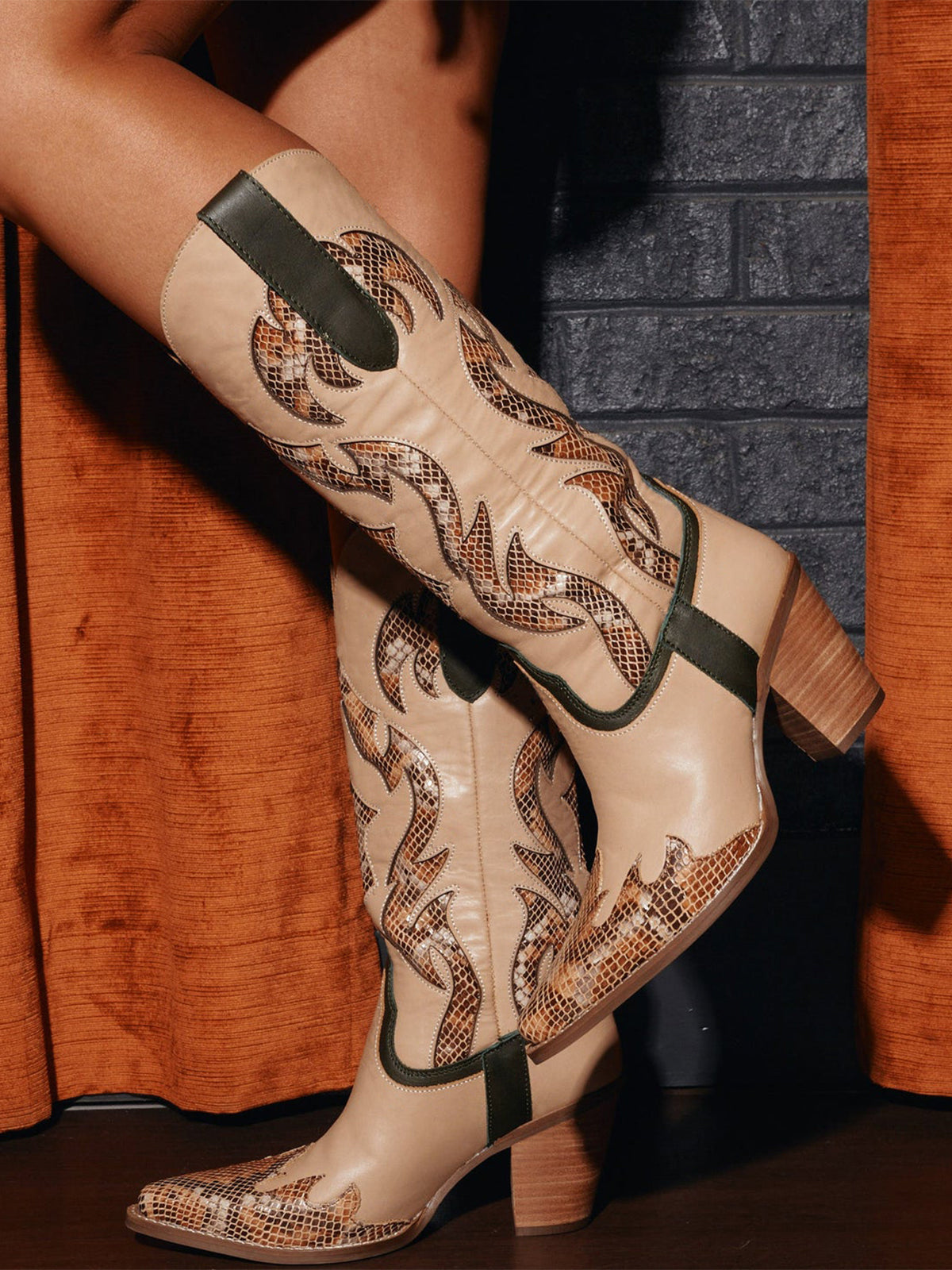 Contrast Sand And Snakeskin Pattern Snip-Toe Mid Calf Cowgirl Boots
