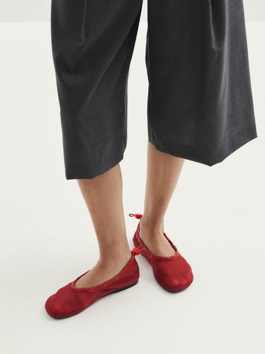 Drawstring Round-Toe Ballet Flats In Red Mesh