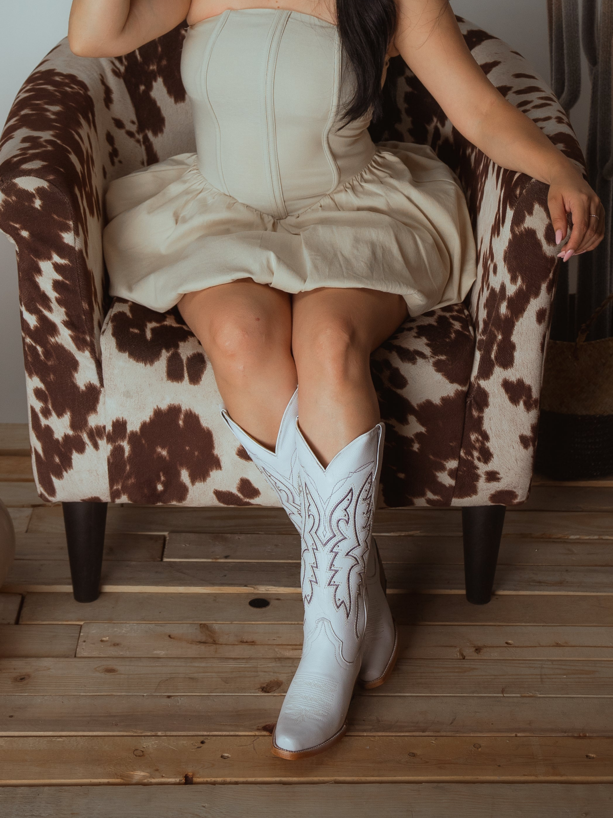 White Studded Embroidery Snip-Toe Wide Mid Calf Cowgirl Boots