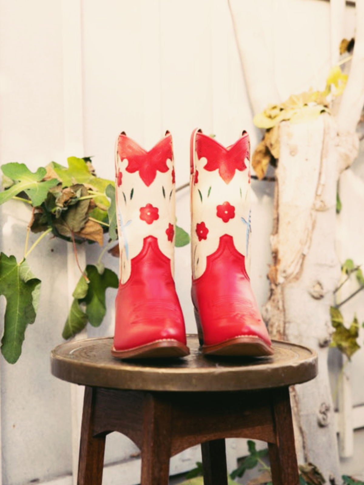 Contrast Red And Ivory Pointed-Toe Wide Mid Calf Cowgirl Boots With Flower Inlay