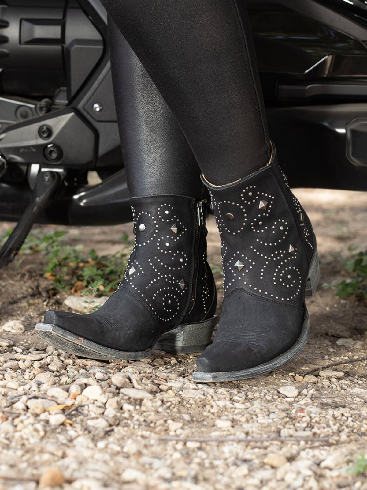 Black Snip-Toe Studded Full-Zip Short Mid Calf Cowgirl Boots