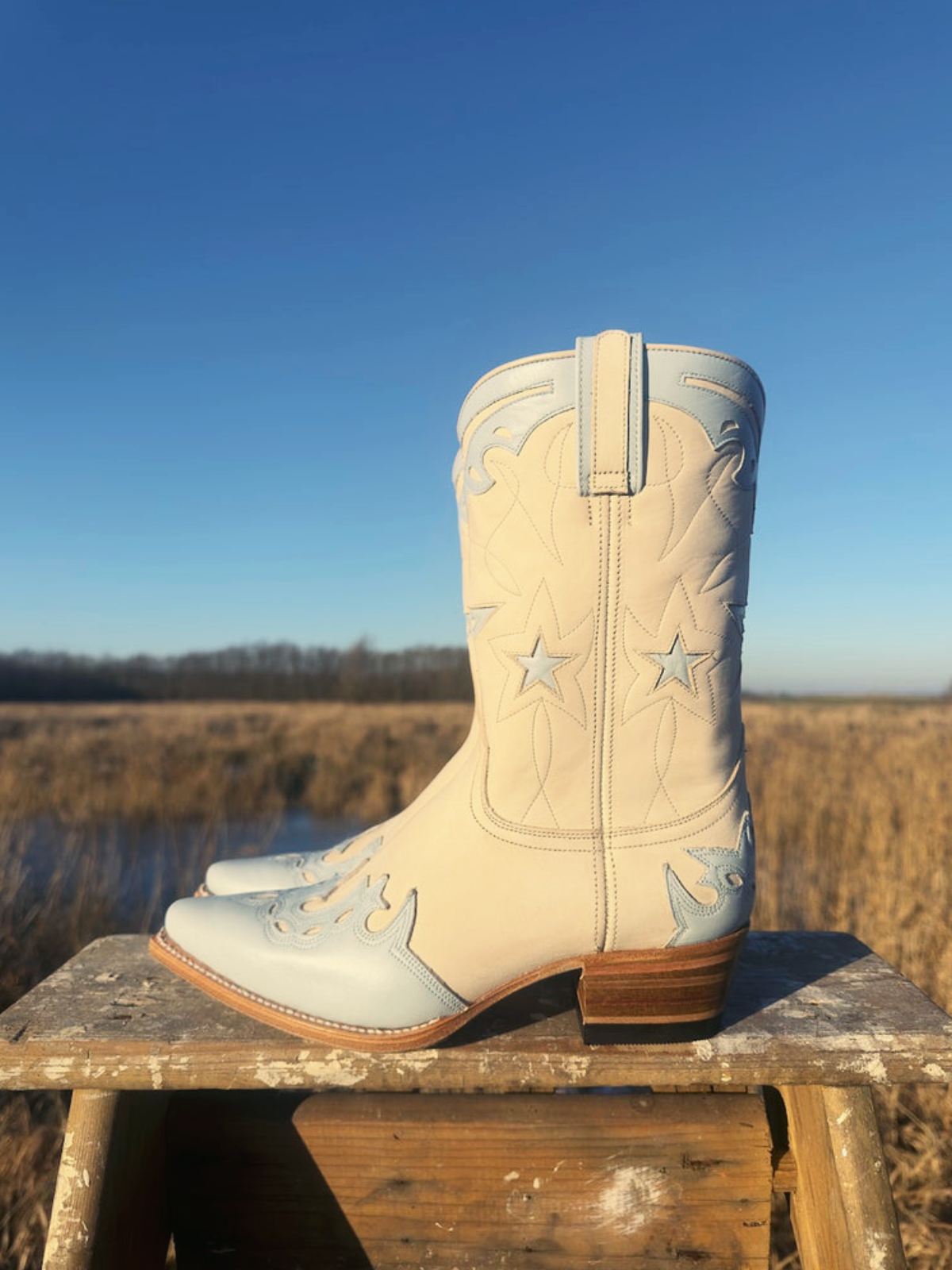 Ivory Pointed-Toe Wide Mid Calf Cowgirl Boots With Blue Star Inlay Applique