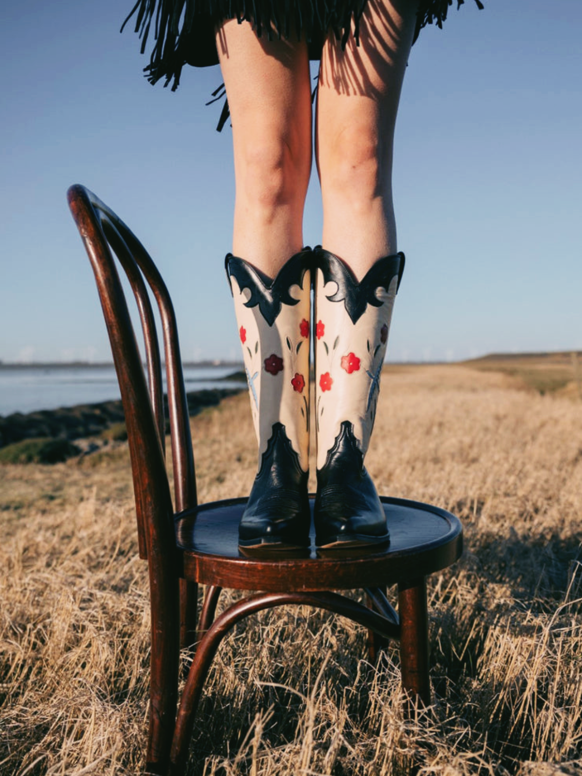 Contrast Black And Ivory Pointed-Toe Wide Mid Calf Cowgirl Tall Boots With Flower Inlay