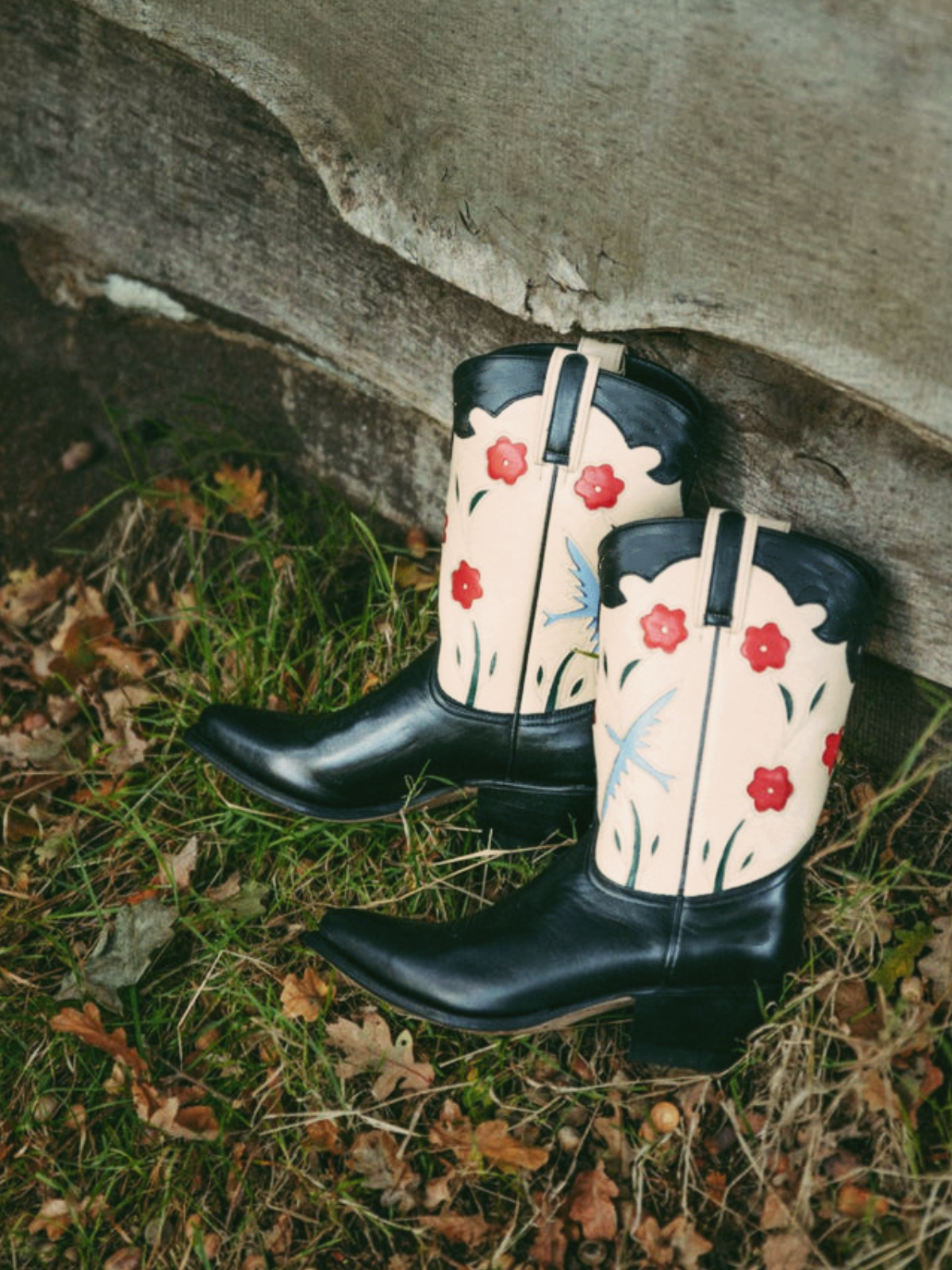 Contrast Black And Ivory Pointed-Toe Wide Mid Calf Cowgirl Boots With Flower Inlay