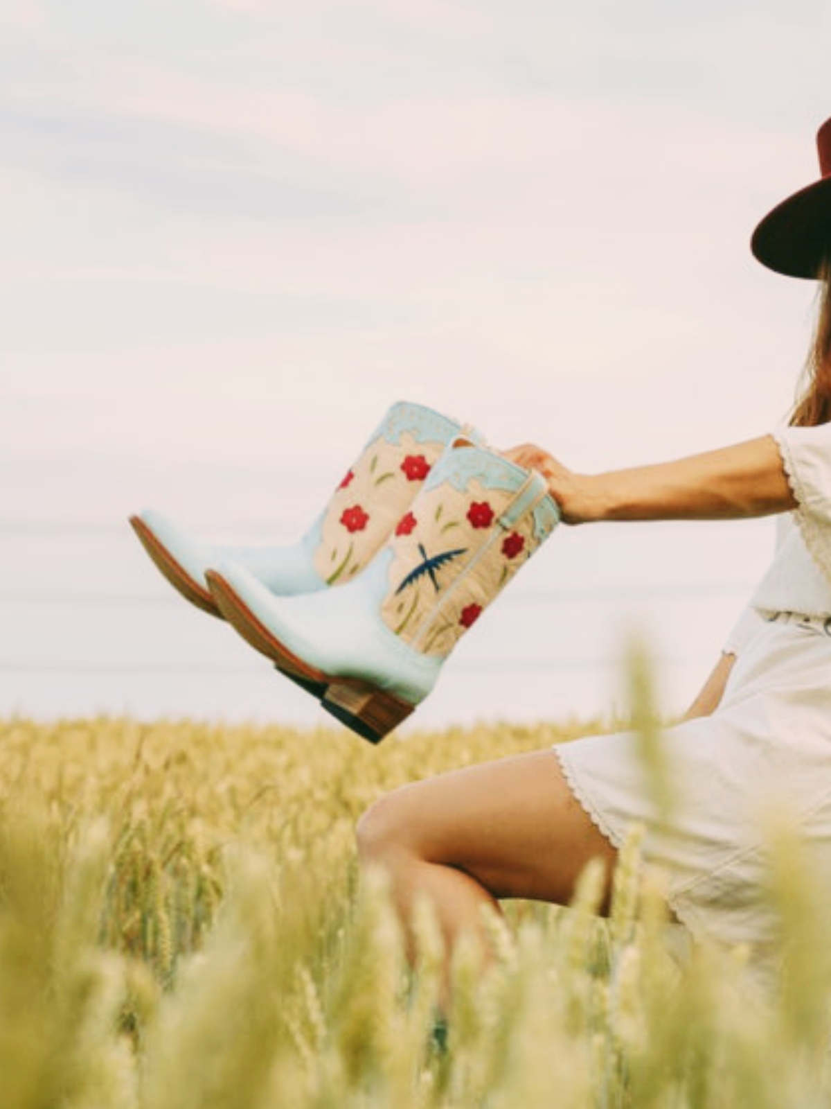 Contrast Light Blue And Ivory Pointed-Toe Wide Mid Calf Cowgirl Boots With Flower Inlay