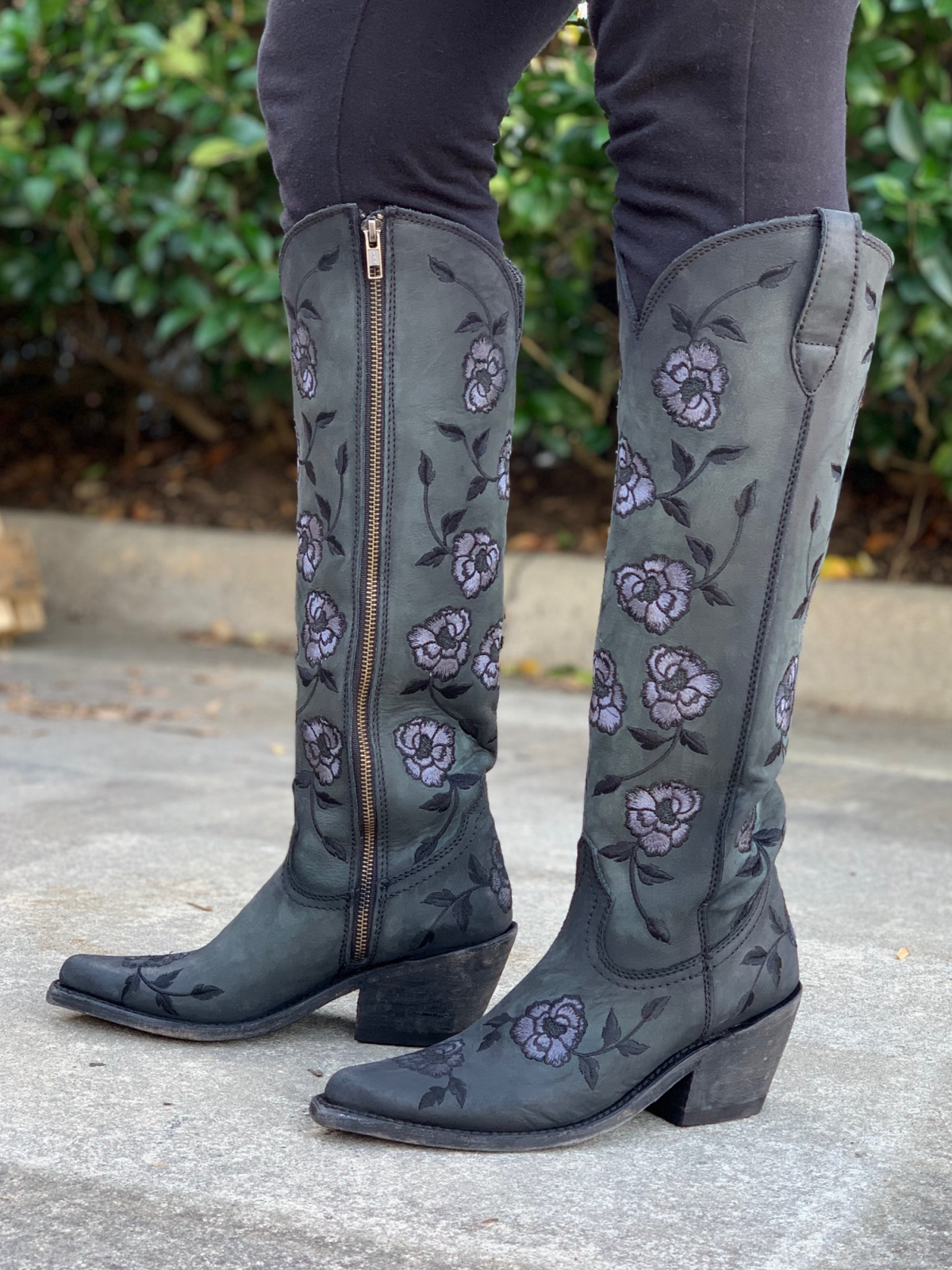 Floral And Leaves Embroidery Almond-Toe Full-Zip Mid Calf Cowgirl Boots - Black