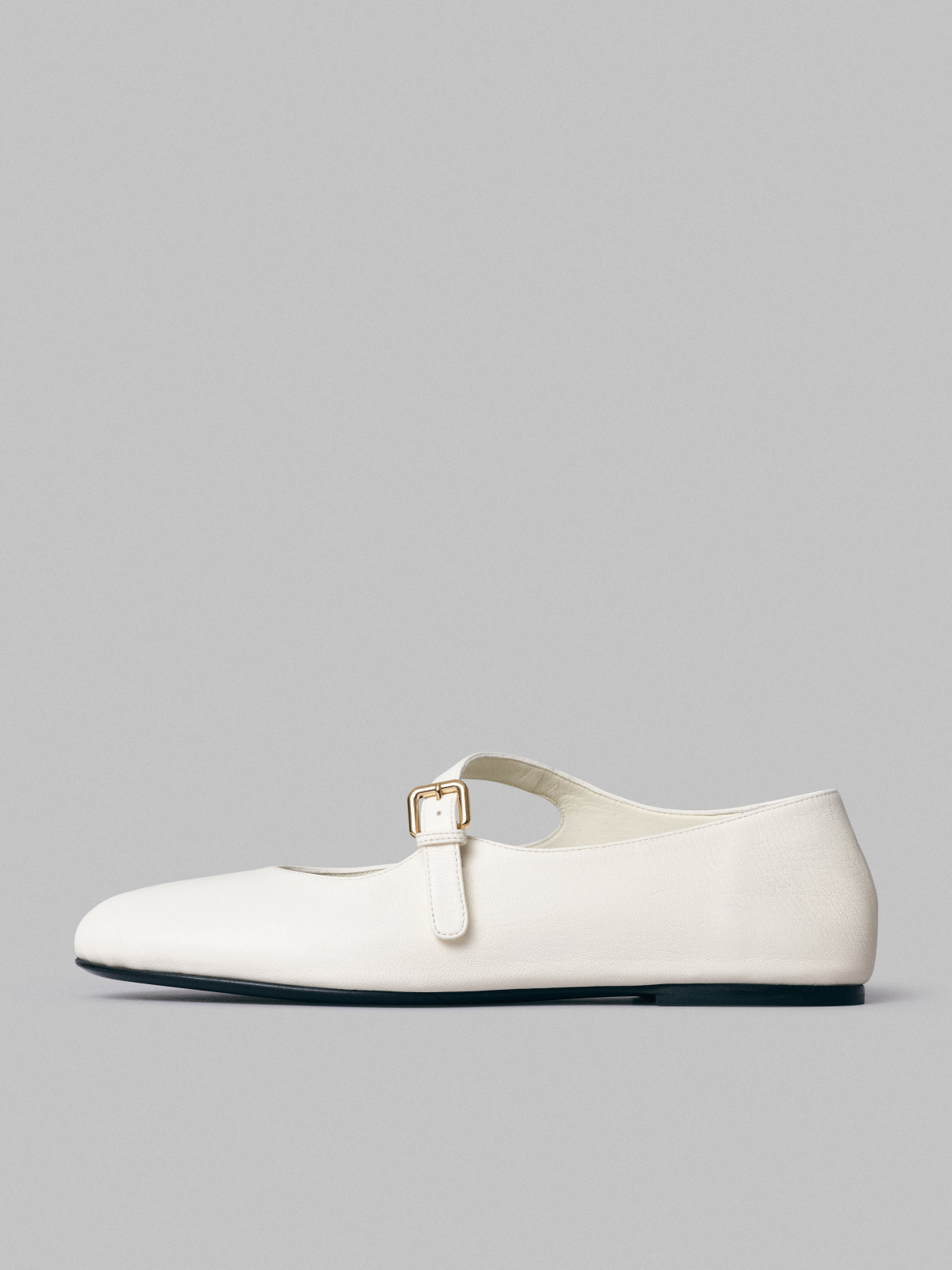 White Round-Toe Flats Mary Janes With Asymmetric Buckle Strap