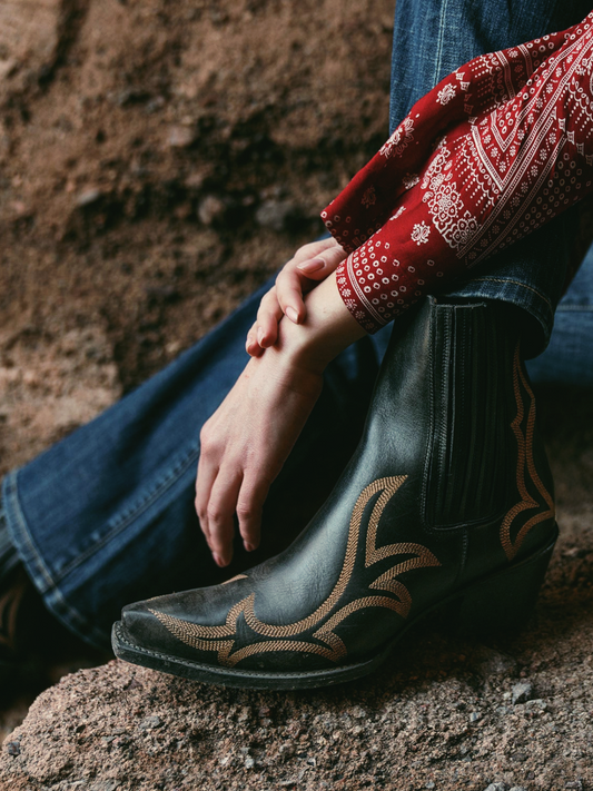 Black Snip-Toe Embroidery Short Wide Mid Calf Cowgirl Boots